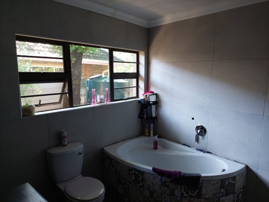 To Let 4 Bedroom Property for Rent in Adamayview North West